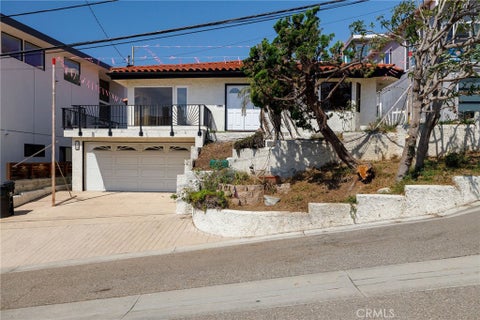 Photo of 725 24th Street, Hermosa Beach, CA 90254 (MLS # SB26213752)