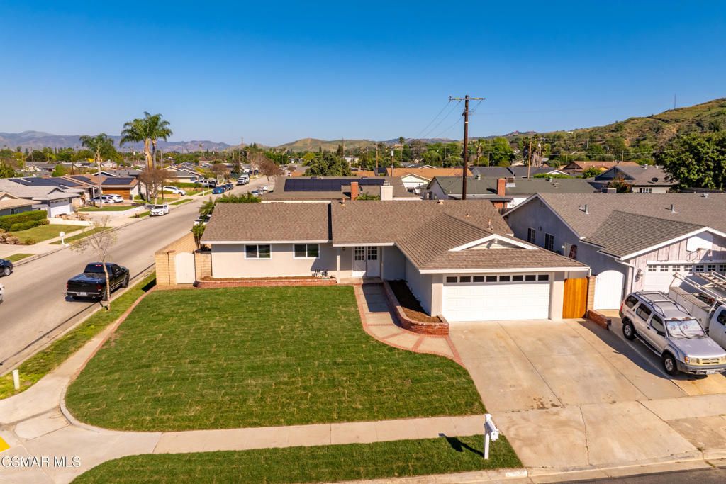 Photo of 952 Moffatt Circle, Simi Valley, CA 93065 (MLS # 226001303)