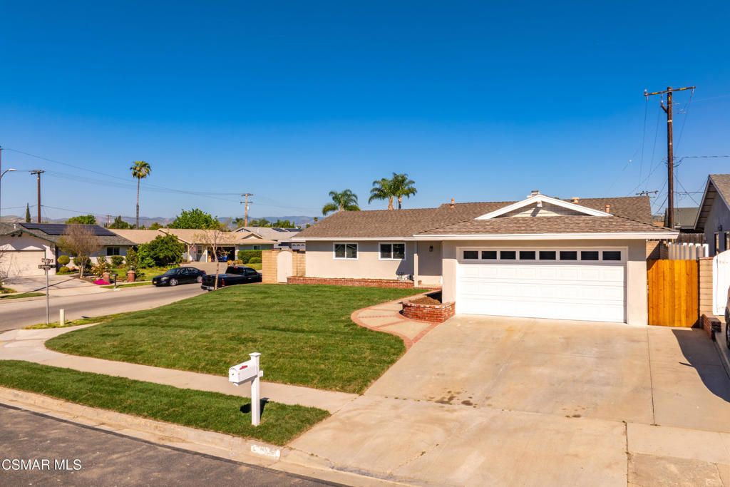 Photo of 952 Moffatt Circle, Simi Valley, CA 93065 (MLS # 226001303)