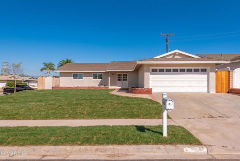 Photo of 952 Moffatt Circle, Simi Valley, CA 93065 (MLS # 226001303)