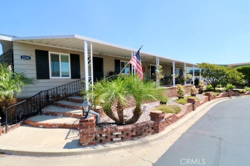 2201 Lake Side Drive 99