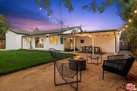 Photo of 23649 Emelita Street, Woodland Hills, CA 91367 (MLS # 26836721)
