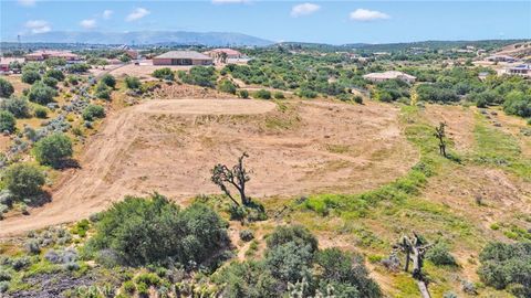 Photo of 11129 Prairie Trl, Oak Hills, CA 92344 (MLS # IV26070959)