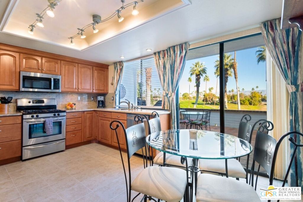 6 Palomas Drive