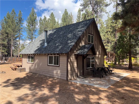 Photo of 39150 Chincapin RD, Big Bear Lake, CA 92315 (MLS # HD26227452)
