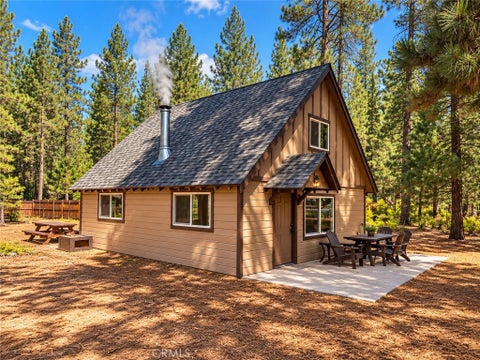 Photo of 39150 Chincapin RD, Big Bear Lake, CA 92315 (MLS # HD26227452)