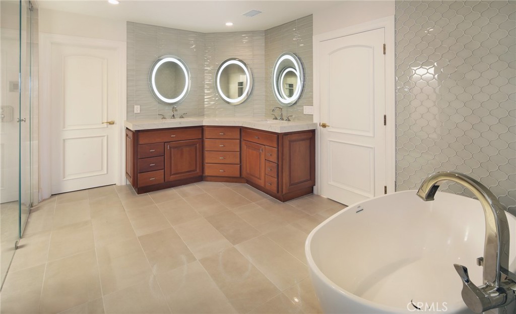 Villas (N.S.) (NSV) - Residential Lease