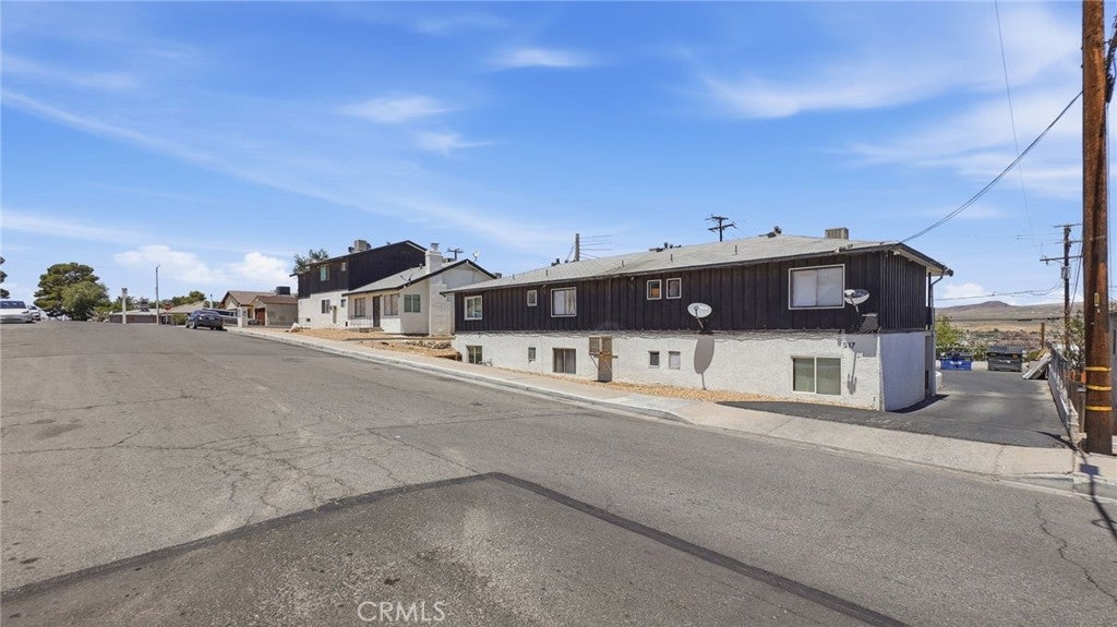 511 E Fredricks