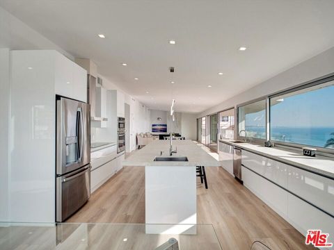 Photo of 18109 Coastline Drive, Malibu, CA 90265 (MLS # 26637603)