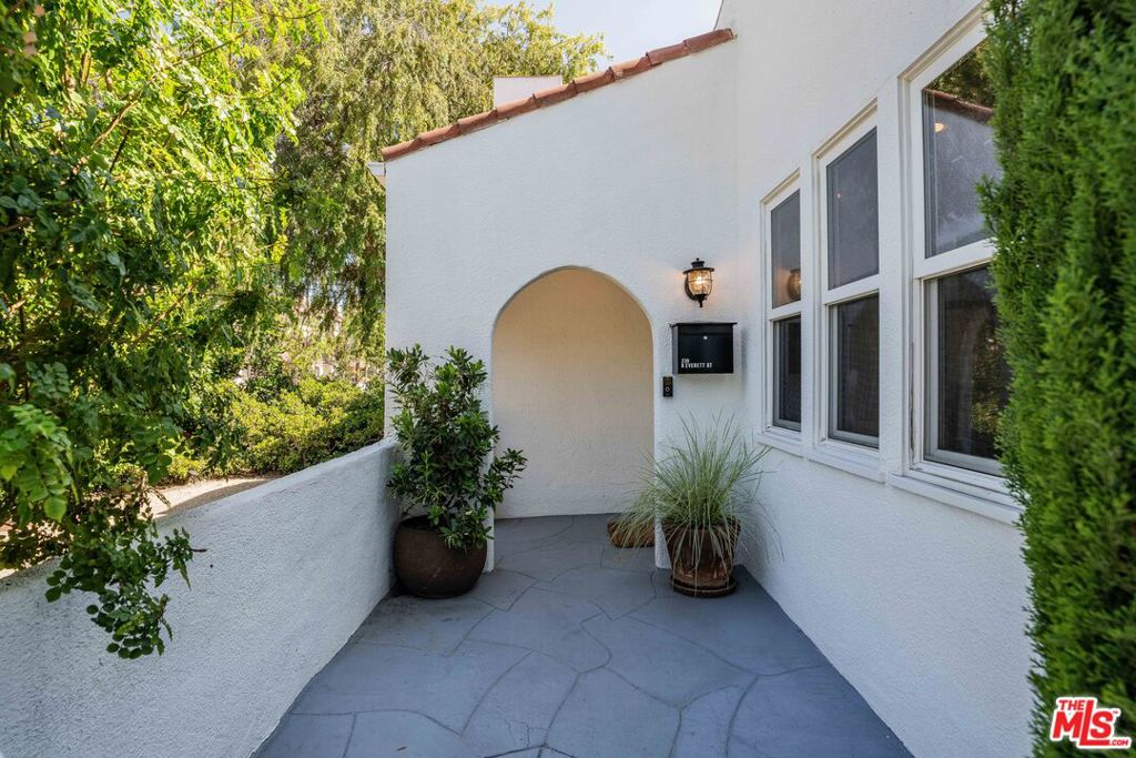 239 N Everett Street, Glendale CA 91206
