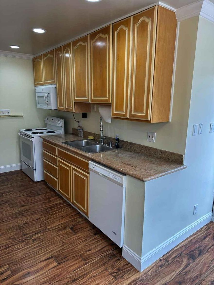 Welcome to your charming Redwood City retreat! This bright and clean 3-bed, 2-bath single-family home is located in the desirable Woodside Plaza neighborhood. Enjoy a spacious kitchen with ample cabinetry, granite countertops, and hardwood-style floors throughout. The bathroom features vintage tile and a pedestal sink, offering timeless charm.A lot of natural light, and theres a private backyard perfect for relaxing or entertaining. Washer/dryer included. Close to shopping, parks, and easy access to 280/101. Ideal for tenants seeking comfort, convenience, and a peaceful place to call home. Pets considered case-by-case.