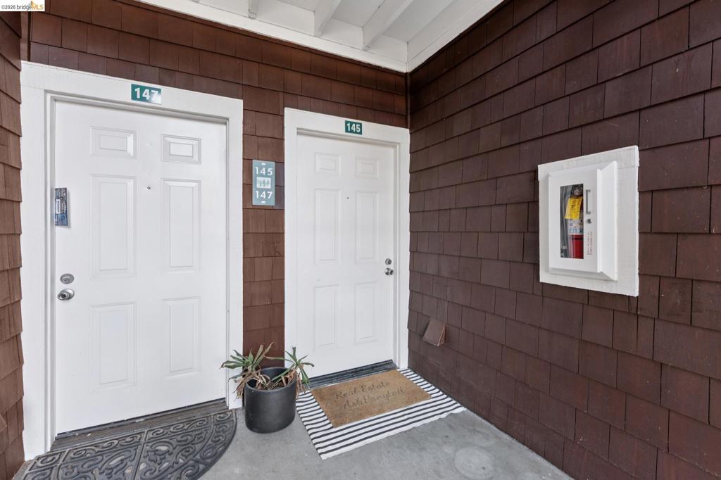 145 Bayside Ct
