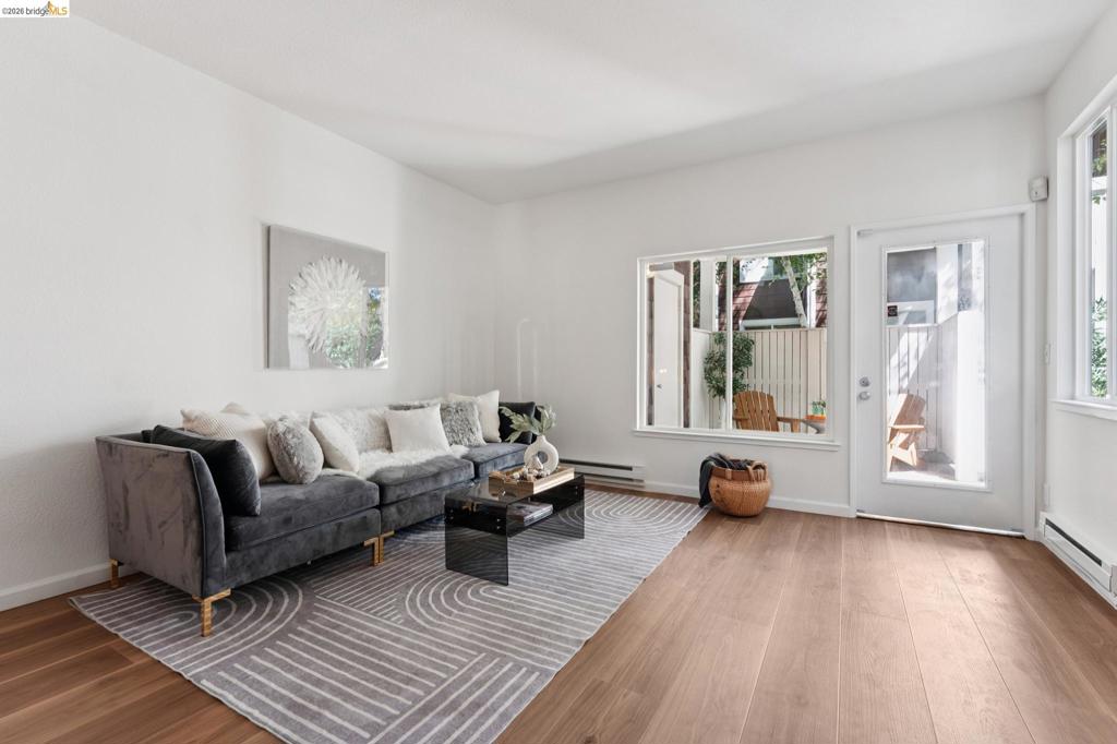 145 Bayside Ct