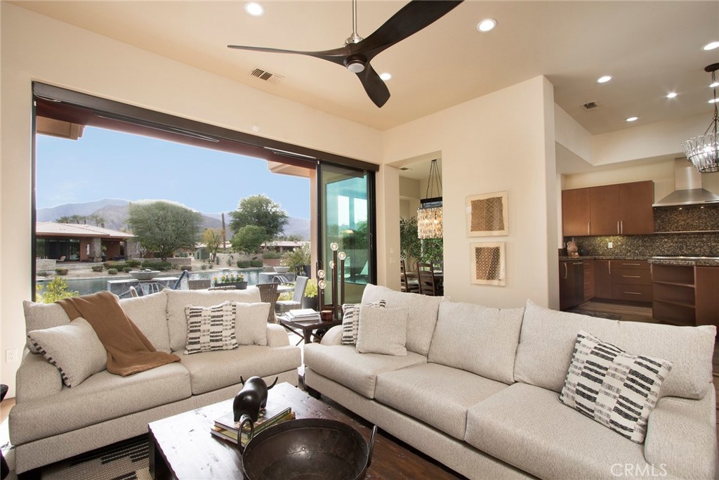 50135 Camino Privado