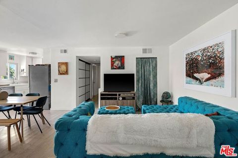 Photo of 845 Brooks Avenue #1, Venice, CA 90291 (MLS # 25580645)
