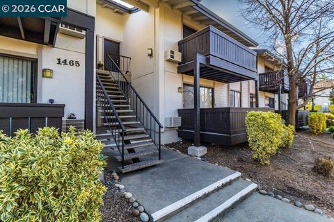 Photo of 1465 Marchbanks Dr Dr #4, Walnut Creek, CA 94598 (MLS # 41127290)