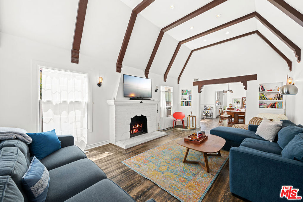 2839 Hillcrest Drive