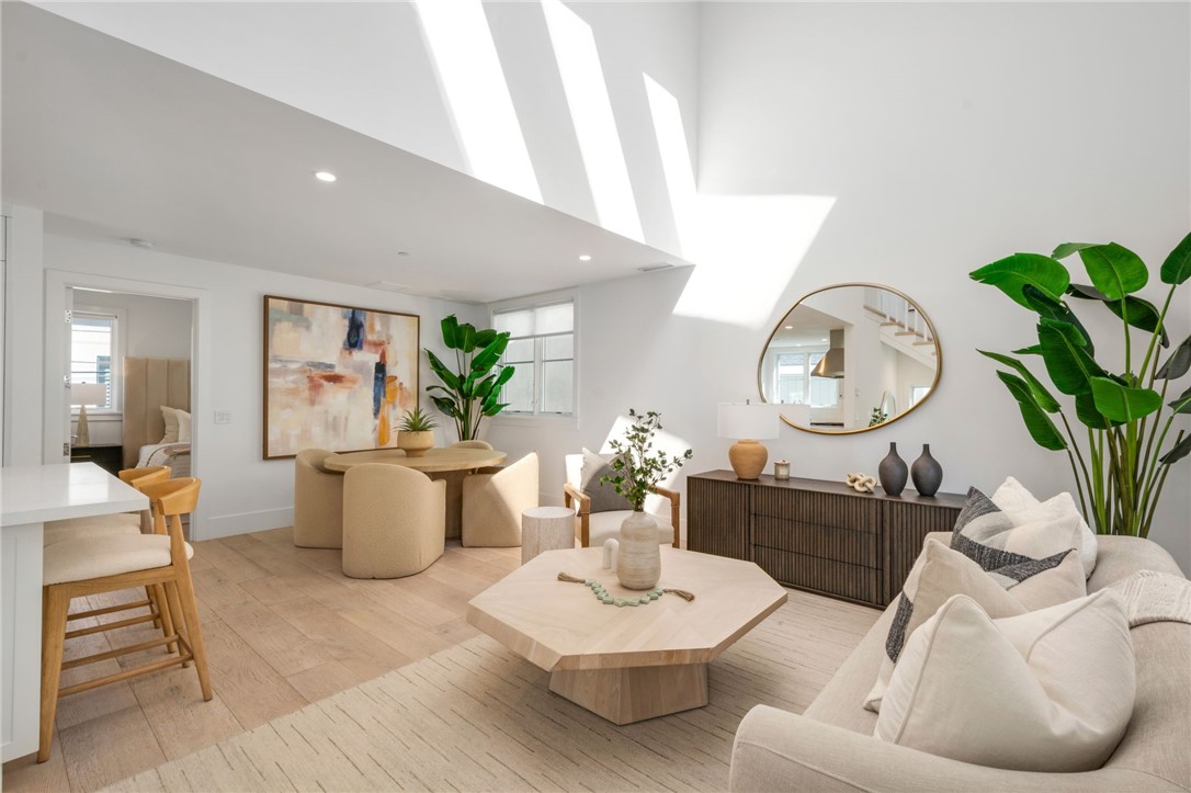 611 1/2 Narcissus Avenue