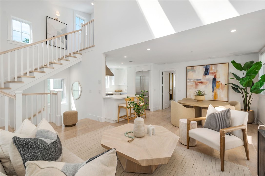 611 1/2 Narcissus Avenue