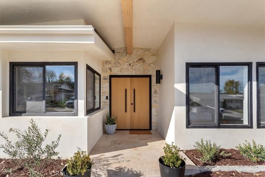 Photo of 23755 Clarendon, Woodland Hills, CA 91367 (MLS # OC26015003)