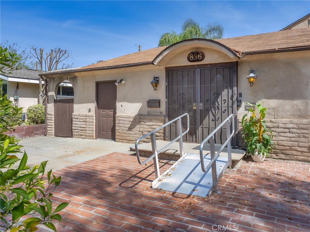 836 N Parish Place