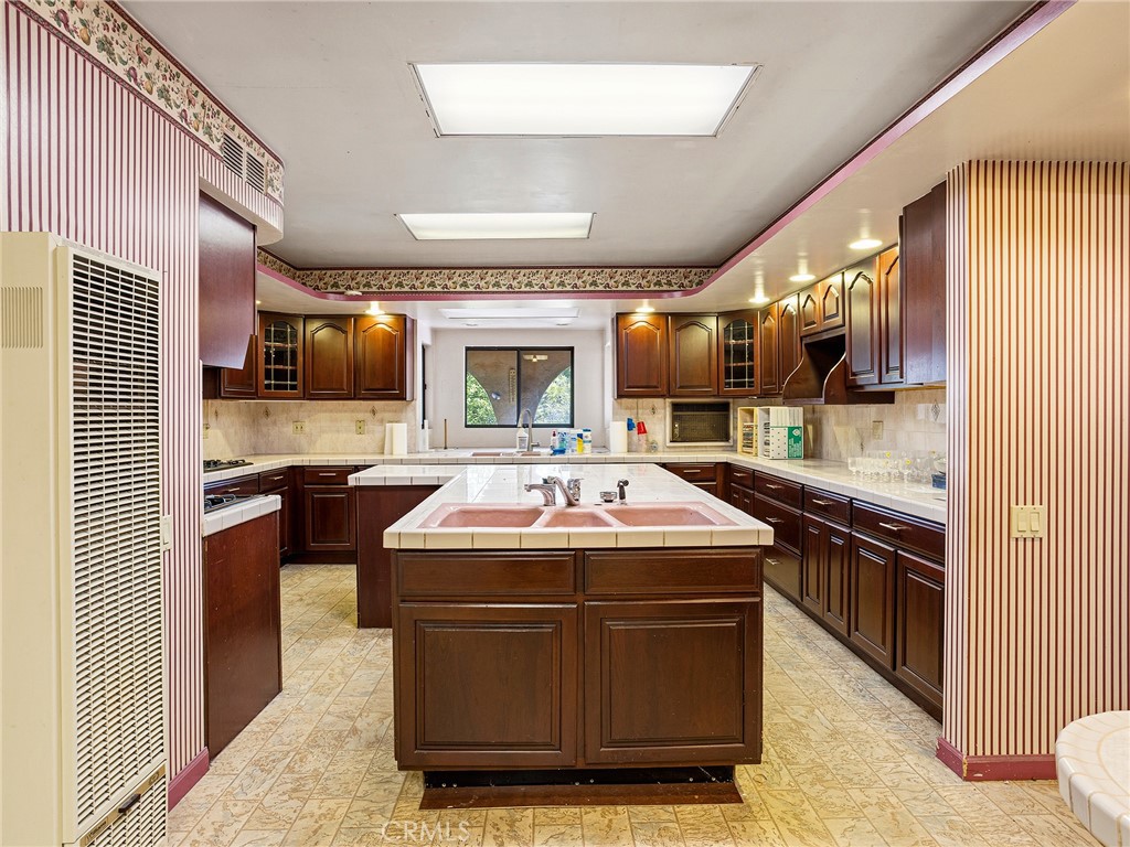 836 N Parish Place