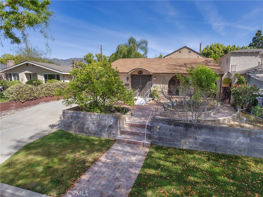 836 N Parish Place