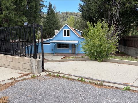 Photo of 320 Sky View Lane, Crestline, CA 92325 (MLS # IV26078377)