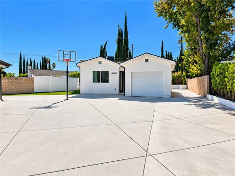 Photo of 17318 Bircher Street, Granada Hills, CA 91344 (MLS # SR26220311)