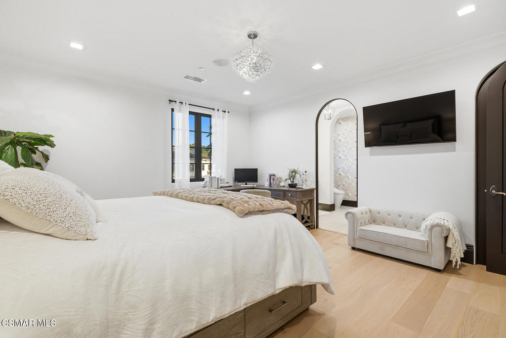 THE premier trophy estate with a prime location in the ultra exclusive – image 39