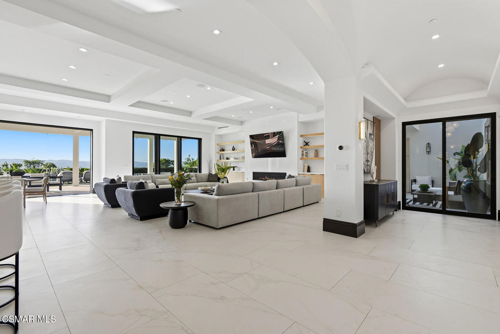 THE premier trophy estate with a prime location in the ultra exclusive – image 14