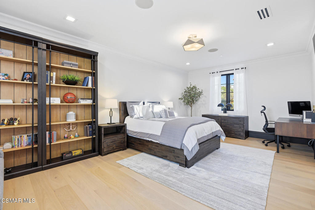 THE premier trophy estate with a prime location in the ultra exclusive – image 41