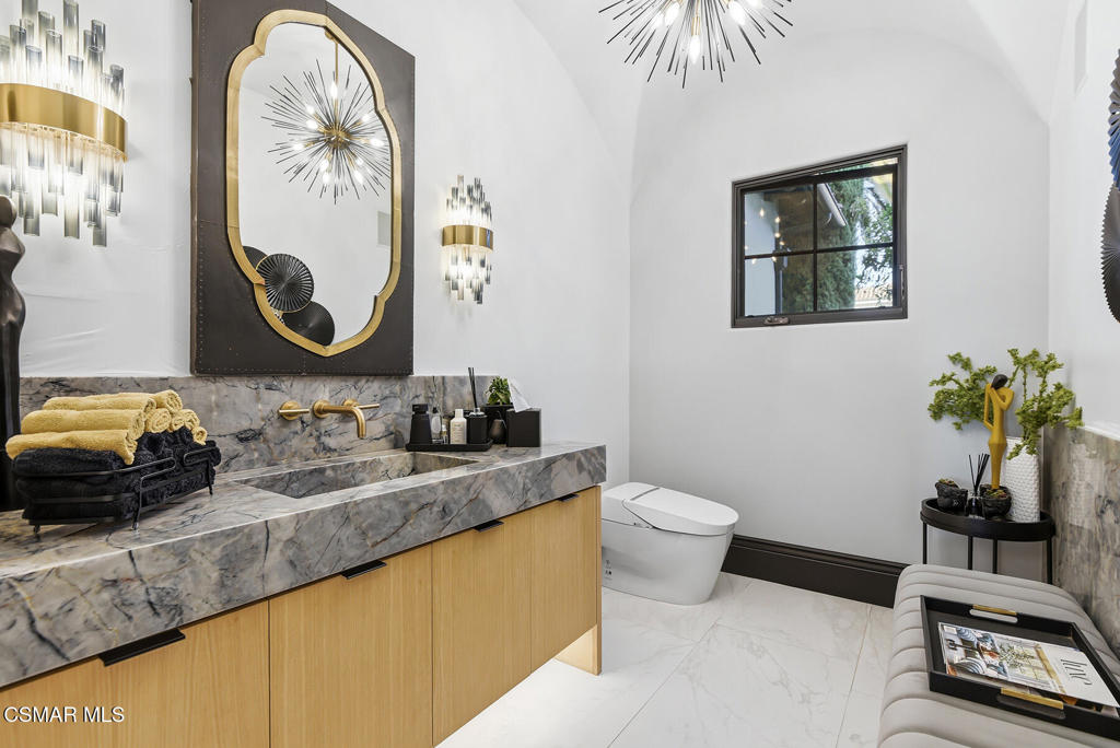 THE premier trophy estate with a prime location in the ultra exclusive – image 44
