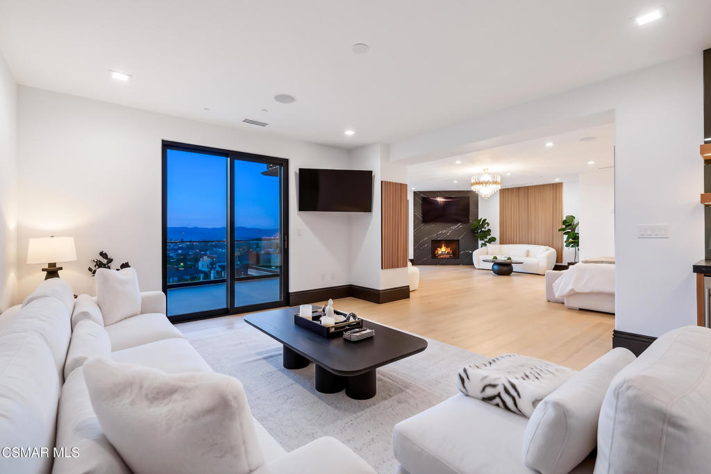 THE premier trophy estate with a prime location in the ultra exclusive – image 31