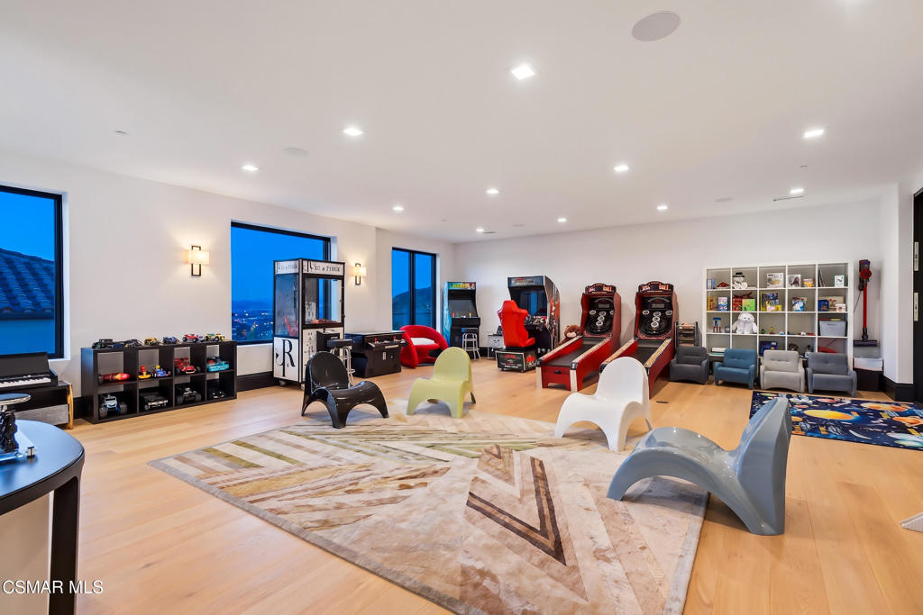 THE premier trophy estate with a prime location in the ultra exclusive – image 38