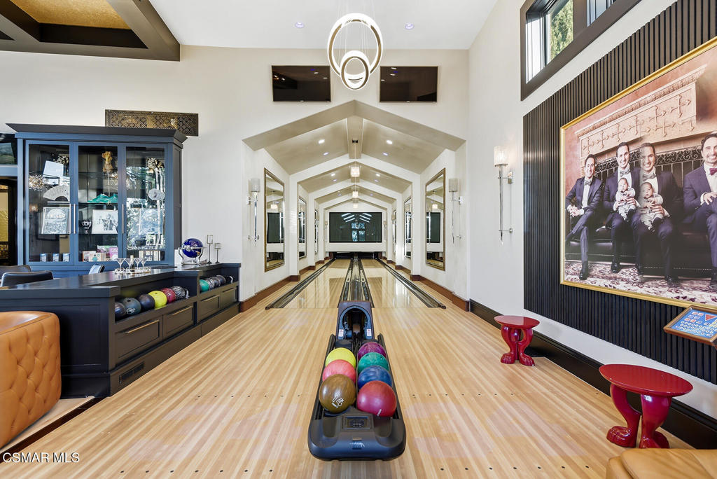 THE premier trophy estate with a prime location in the ultra exclusive – image 22