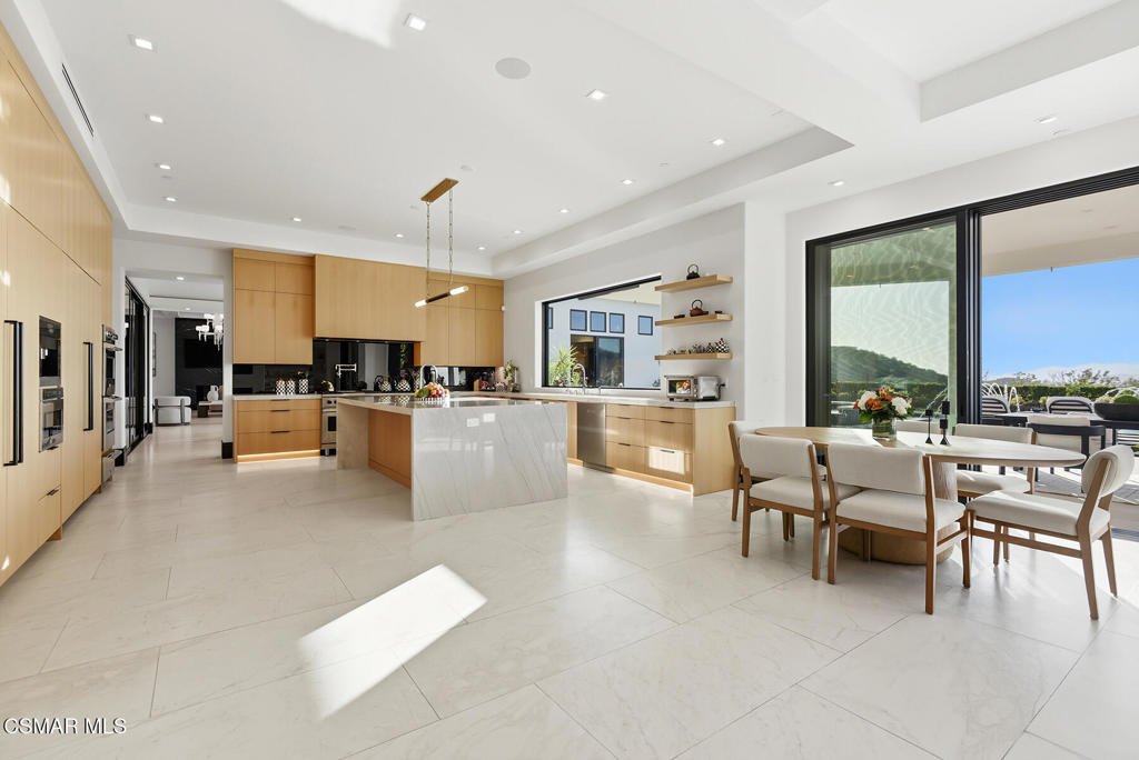 THE premier trophy estate with a prime location in the ultra exclusive – image 12