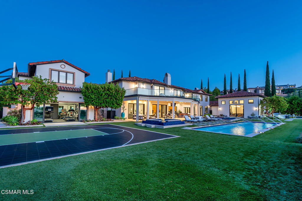THE premier trophy estate with a prime location in the ultra exclusive – image 2