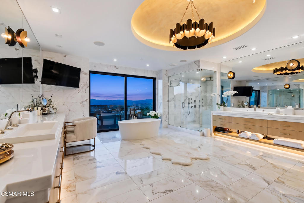 THE premier trophy estate with a prime location in the ultra exclusive – image 35