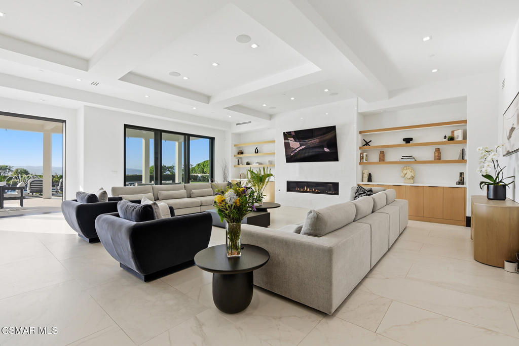 THE premier trophy estate with a prime location in the ultra exclusive – image 16