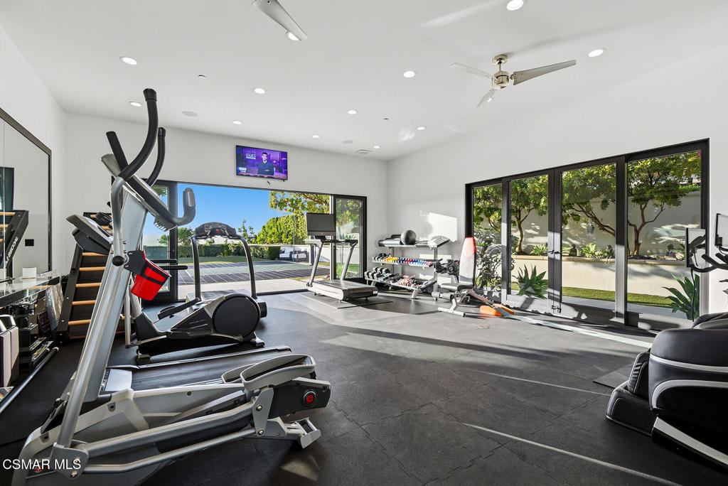 THE premier trophy estate with a prime location in the ultra exclusive – image 45