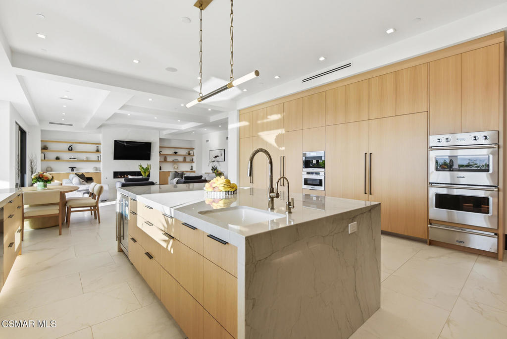 THE premier trophy estate with a prime location in the ultra exclusive – image 13