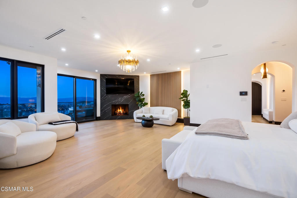 THE premier trophy estate with a prime location in the ultra exclusive – image 30