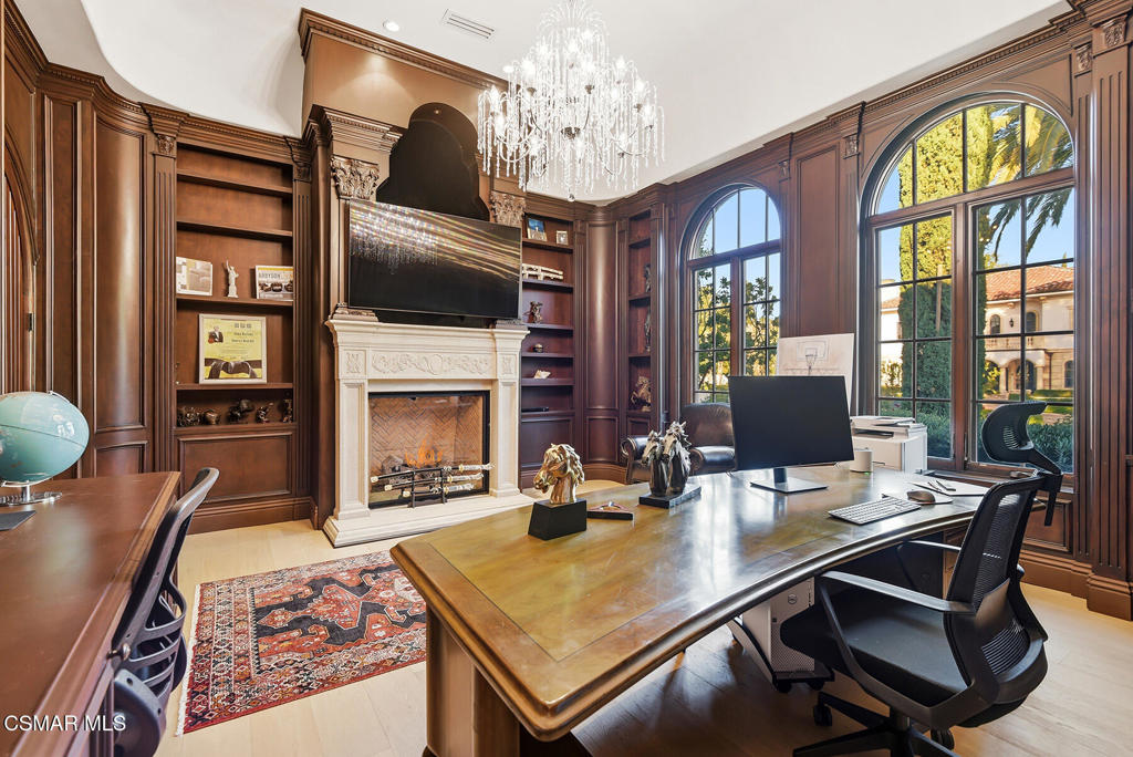 THE premier trophy estate with a prime location in the ultra exclusive – image 20