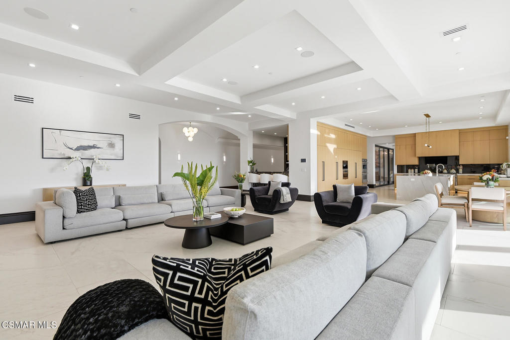 THE premier trophy estate with a prime location in the ultra exclusive – image 15