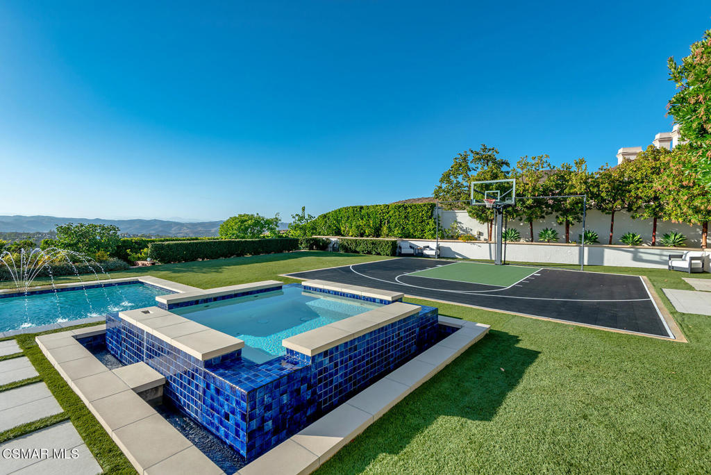 THE premier trophy estate with a prime location in the ultra exclusive – image 51