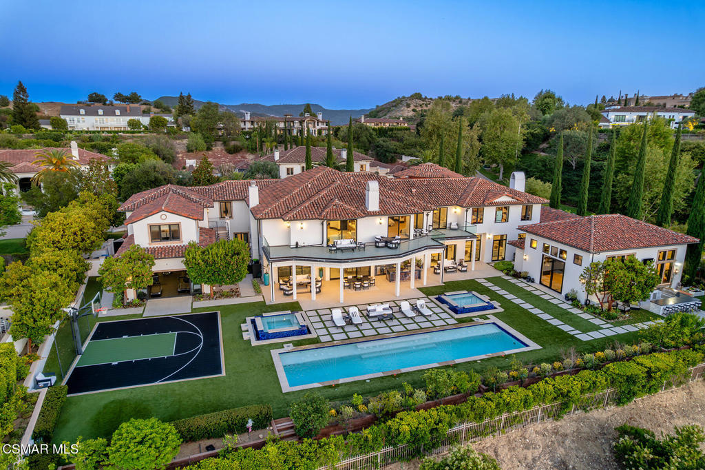 THE premier trophy estate with a prime location in the ultra exclusive – image 3