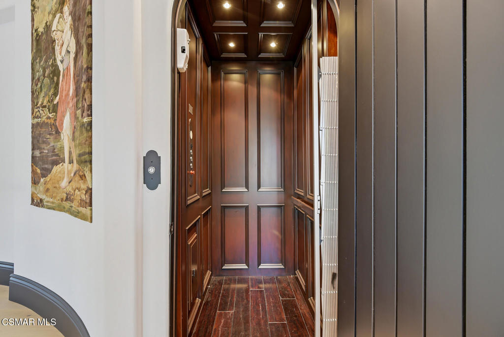 THE premier trophy estate with a prime location in the ultra exclusive – image 25