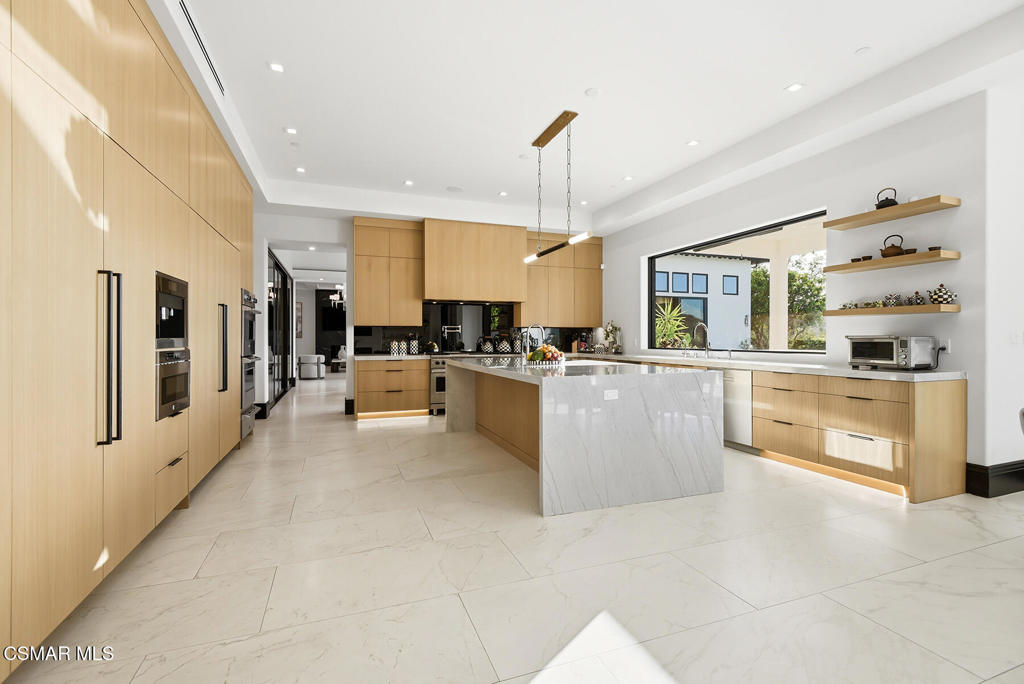 THE premier trophy estate with a prime location in the ultra exclusive – image 11