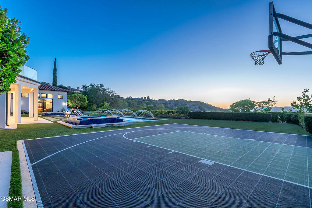 THE premier trophy estate with a prime location in the ultra exclusive – image 59